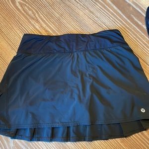 Lululemon Womens Tennis Skirt Size 6 - Black